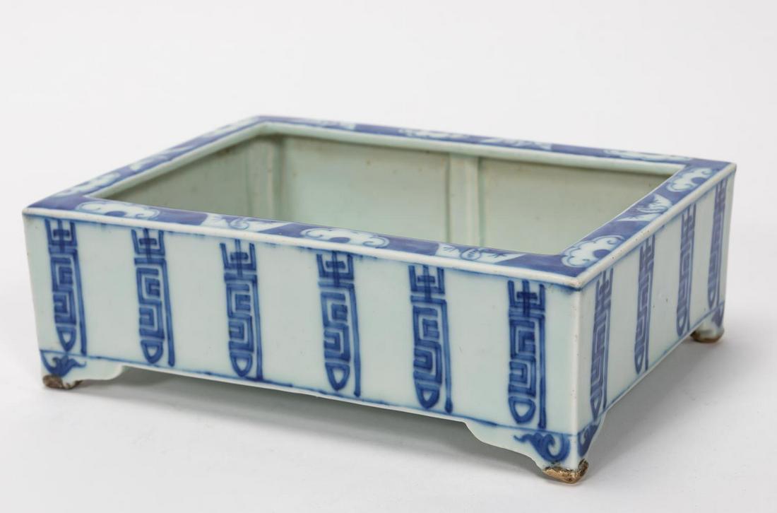 CHINESE BLUE AND WHITE PORCELAIN BONSAI POT (1 of 7)