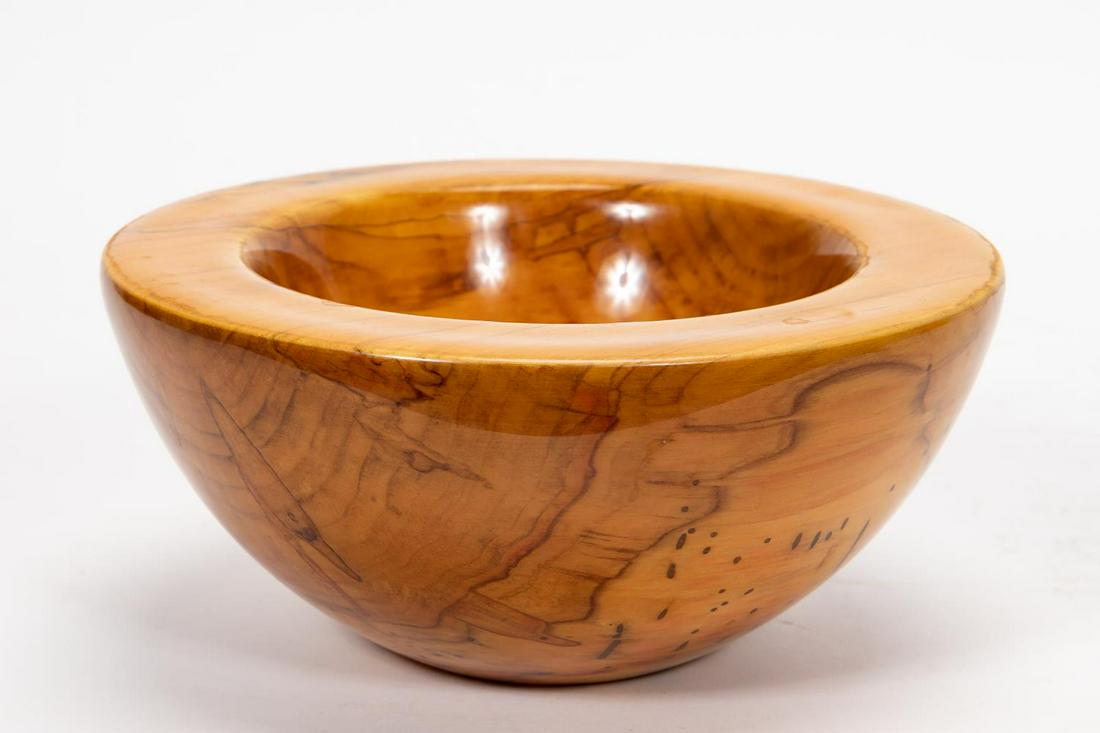 PHILIP MOULTHROP HAND TURNED ASH LEAF MAPLE VESSEL: Philip Moulthrop (American, Atlanta, Georgia, 1947- ). A hand turned ash leaf maple vessel with heavily textured surface and clear polished lacquer finish. Marked to underside "Philip Moulthrop, Ash L