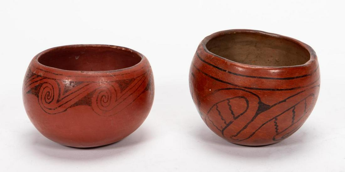 TWO MARICOPA NATIVE AMERICAN POTTERY BOWLS (1 of 5)