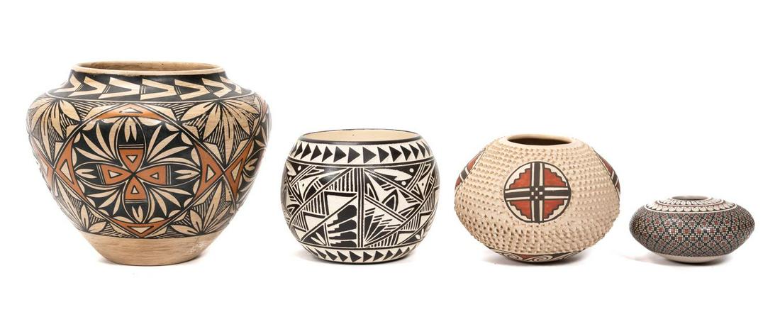 GROUP OF FOUR AMERICAN & MEXICAN POTTERY VESSELS (1 of 8)