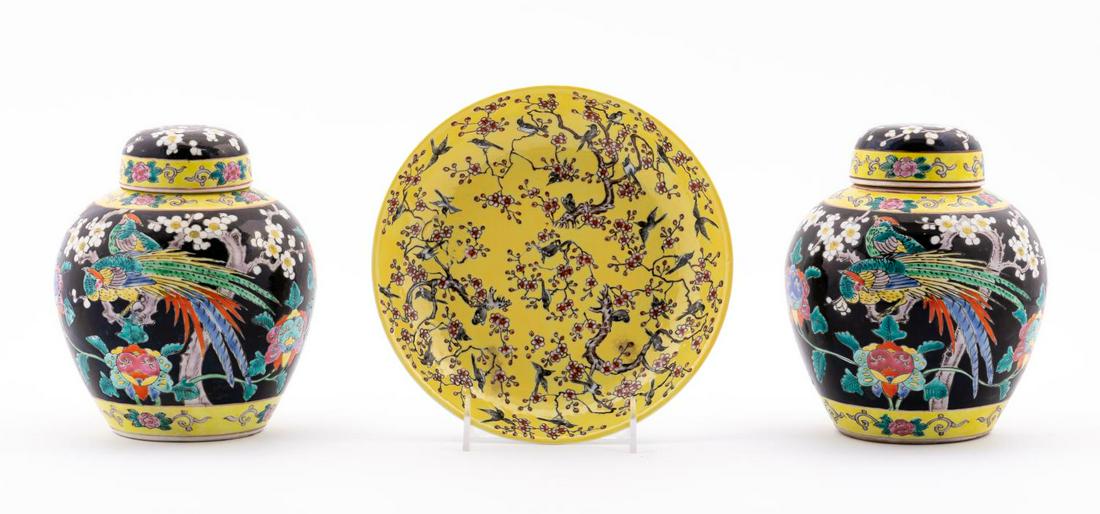 3 PC, CHINESE FAMILLE NOIRE & FAMILLE JAUNE GROUP: Chinese. A three piece group of porcelain including a pair of famille noire lidded ginger jars (h. 7.5") and a famille jaune decorated plate (w. 8.125"). Plate has a six character mark to underside.