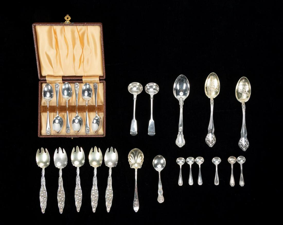 24 PCS, AMERICAN & BRITISH STERLING SPOONS: Collection of sterling silver spoons comprising five Whiting "Lily of the Valley" ice cream forks (5.25"), two Mermod, Jaccard and Co "St Louis" commemorative teaspoons (6"), one Gorham "Chantilly" te