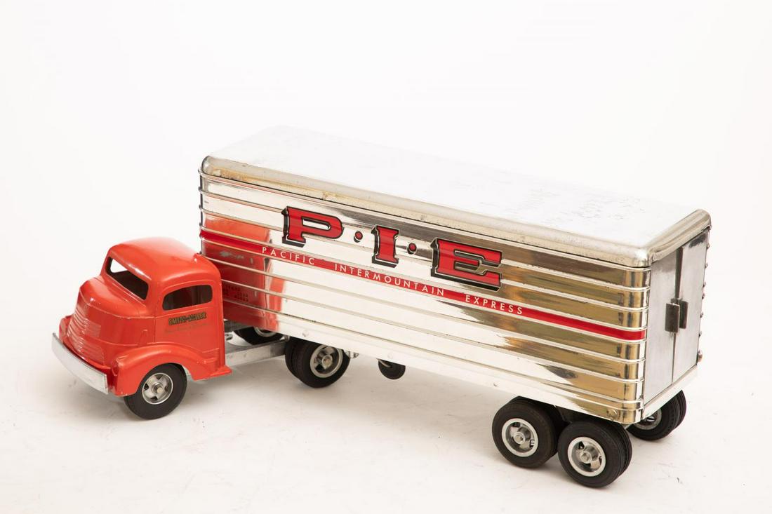 PIE Express Model Delivery Truck (1 of 5)