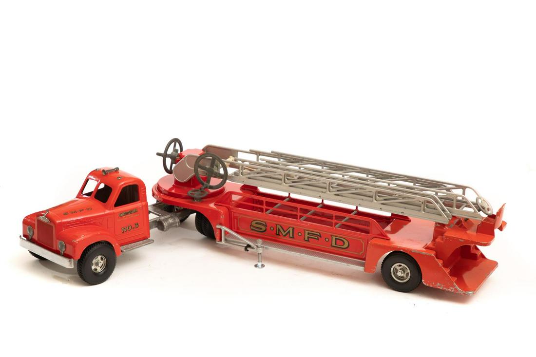 SMFD Aerial Hook & Ladder Model Fire Truck (1 of 5)