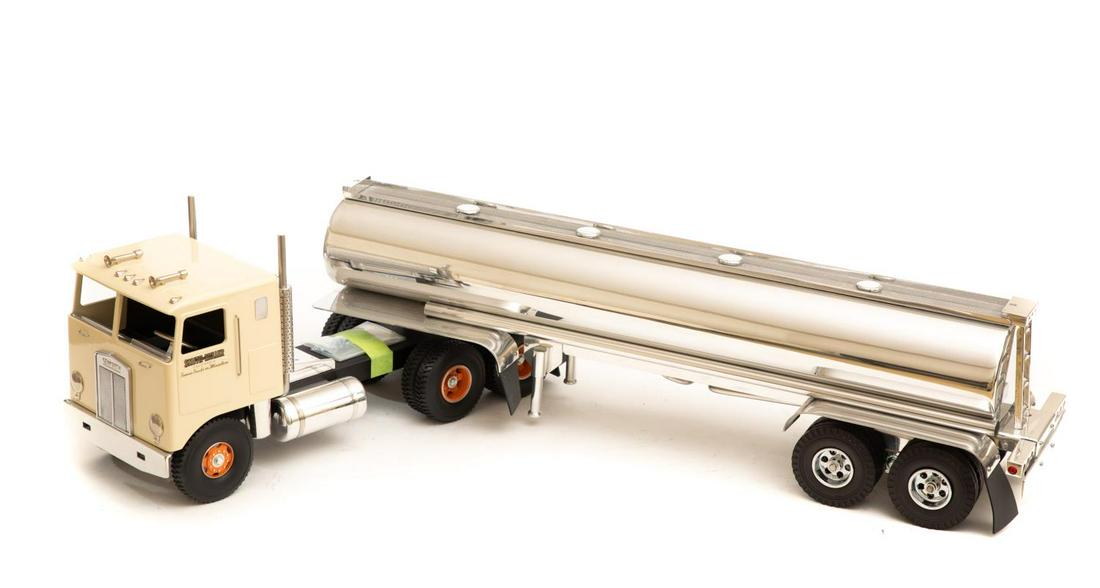 Model Tanker Truck (1 of 3)