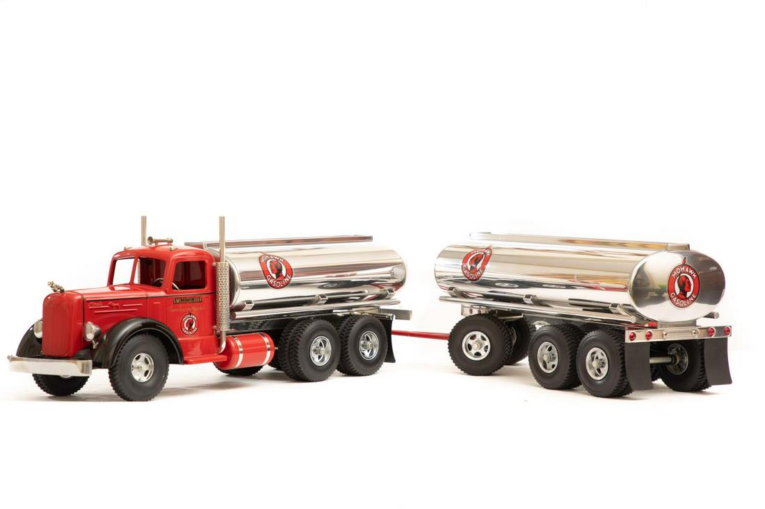 Model Tanker Truck (1 of 4)