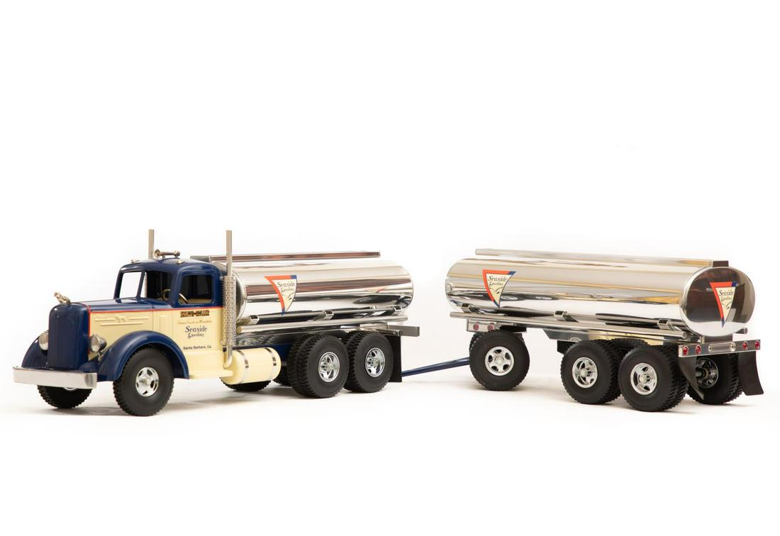 Model Tanker Truck (1 of 4)