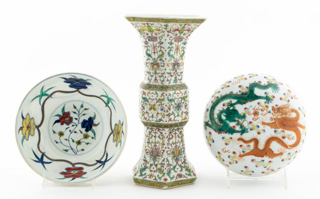 3 PCS, CHINESE PORCELAIN DECORATIVE OBJECTS: Chinese. Three porcelain decorative items comprising of thin porcelain floral motif bowl, hexagonal famille verte gu vase, and famille verte dragon motif lidded bowl. All with character marks to under