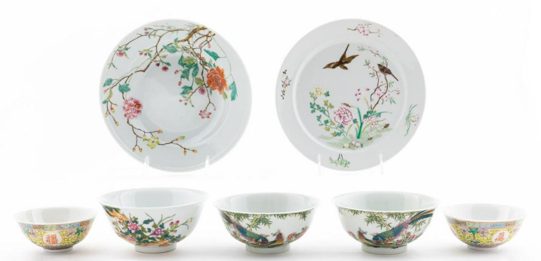 7PC CHINESE PORCELAIN TABLEWARE GROUPING: Chinese. Group of seven pieces of porcelain tableware comprising two small famille jaune bowls, two bowls decorated with phoenixes and characters, single bowl decorated with two birds and characters, 