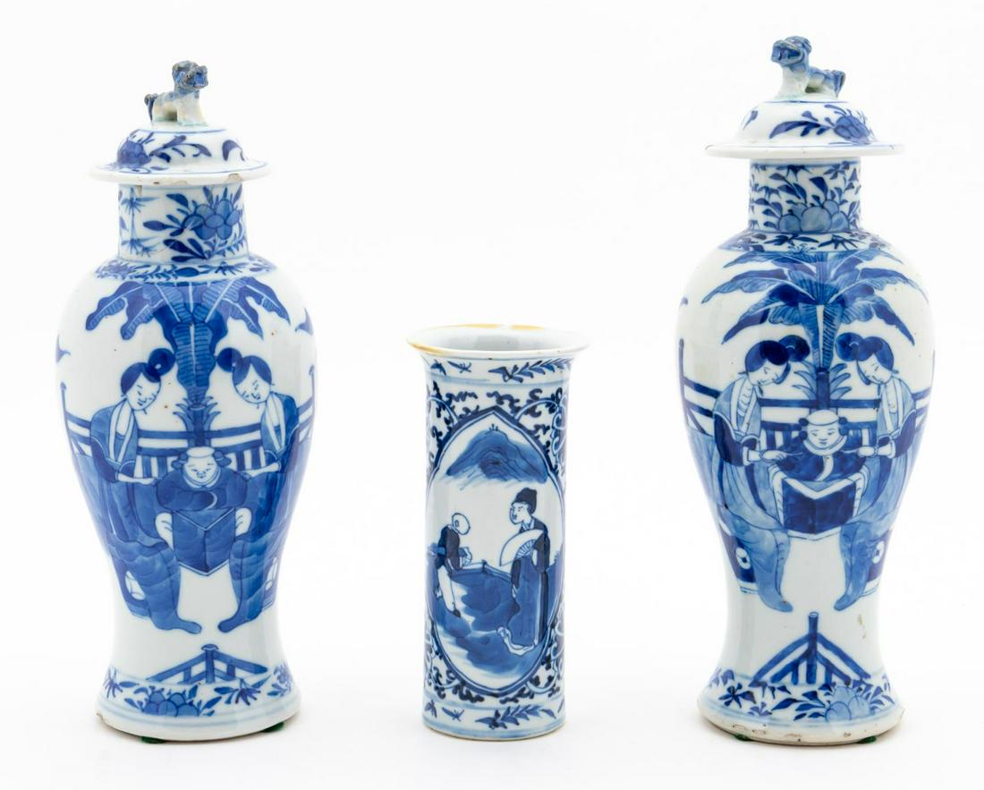 GROUP 3, CHINESE BLUE AND WHITE PORCELAIN VASES: Chinese. Group of three pieces of small figural blue and white export porcelain comprising a pair of lidded meiping vases with guardian lion lids and a beaker vase. The meiping vases with a double cir