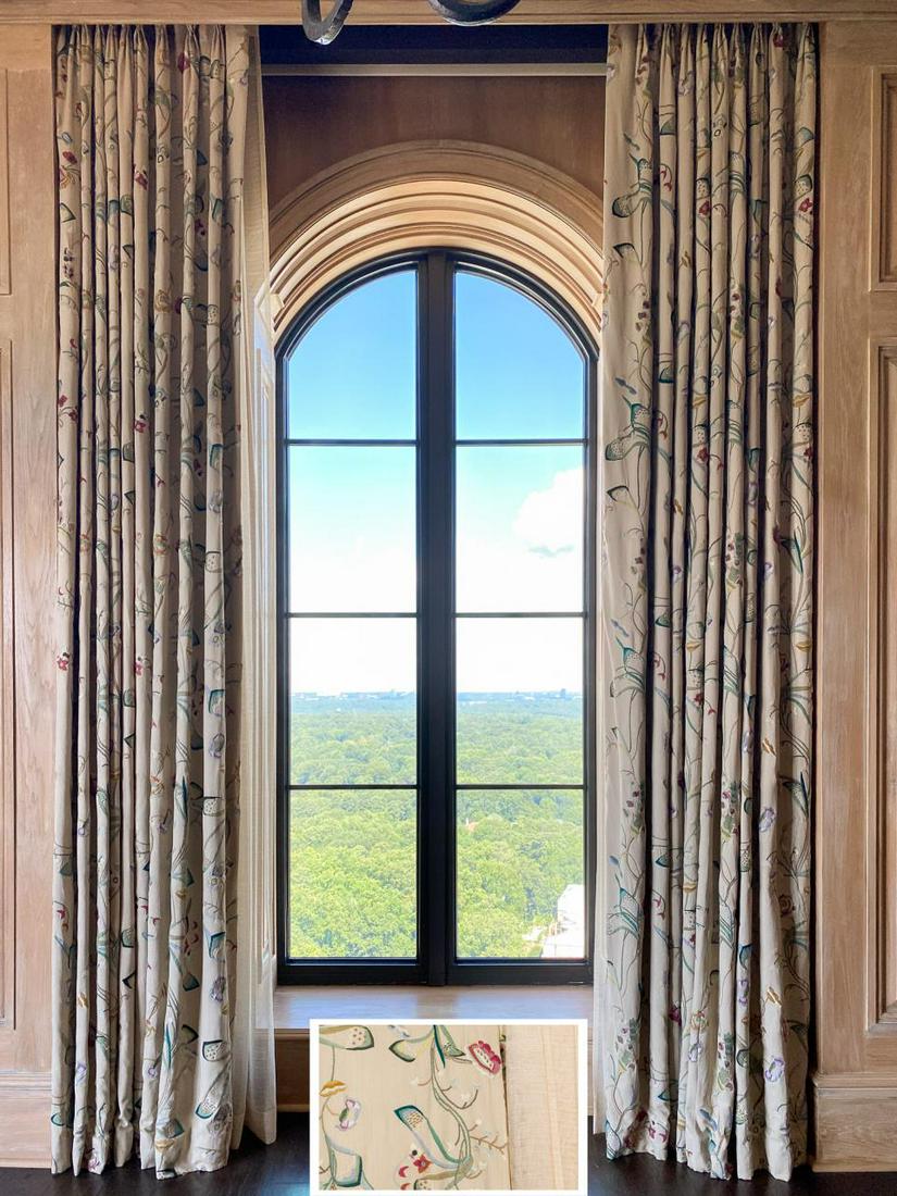 6 SCHUMACHER DRAPERY PANELS & 6 FABRICUT SHEERS Jan 16, 2021 Ahlers