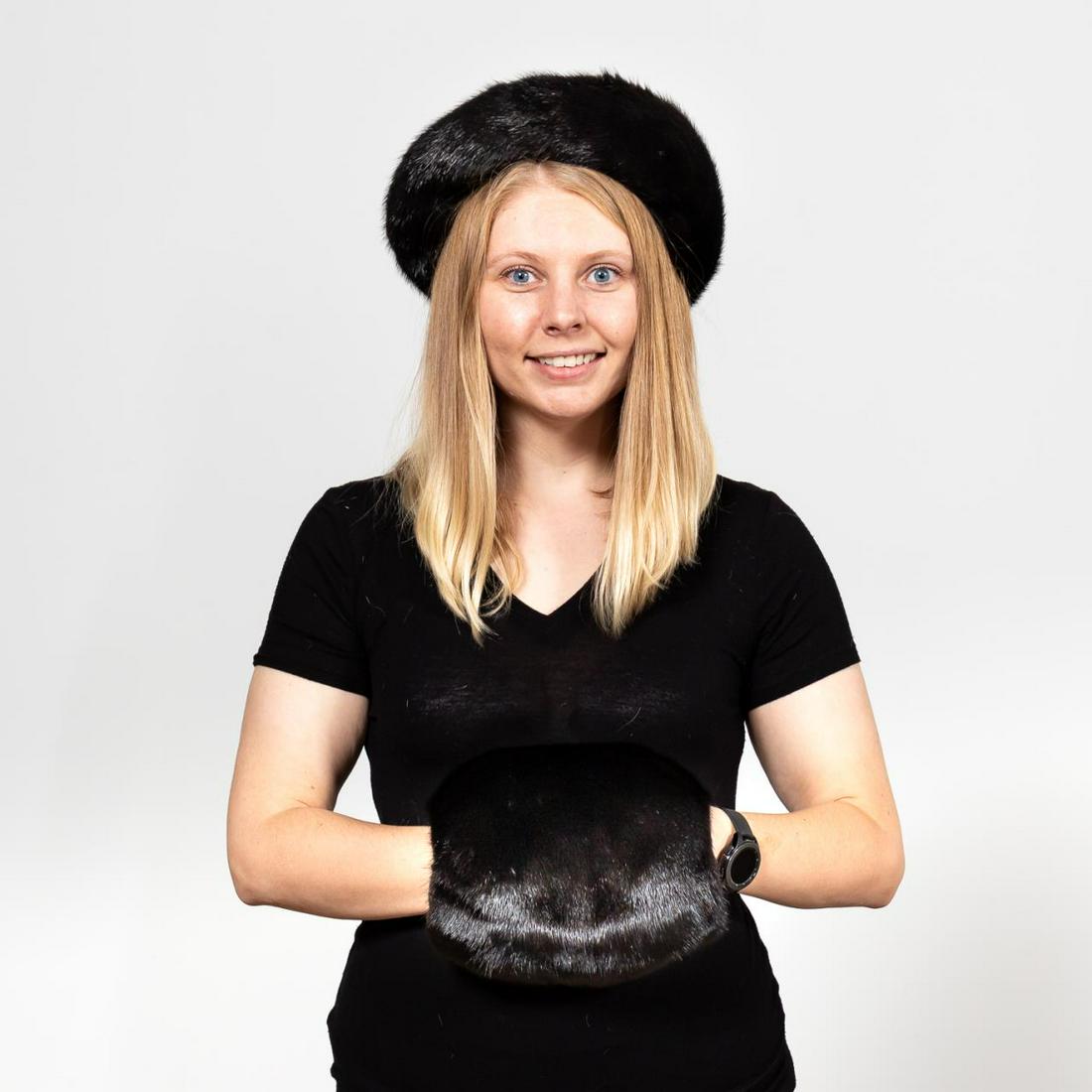 2PC SET, HENIG BLACK MINK FUR HAT & MUFF: Henig Furs (American, founded 1920). Ladies black mink fur hat and muff. Label to the lining of the hat. Approx. dia. of the opening of the hat, 7"; overall 11".