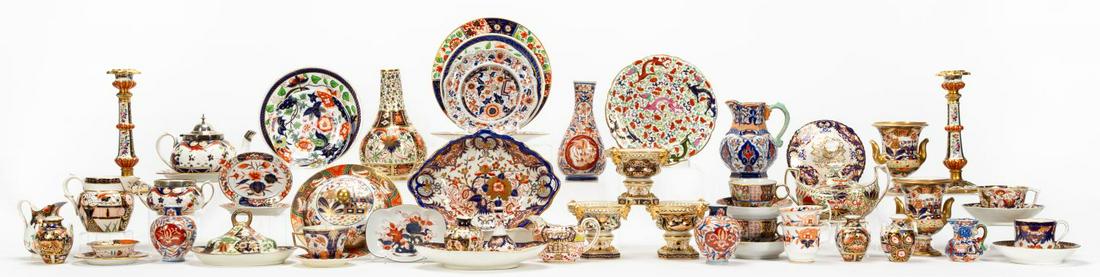 55 PCS COLLECTION OF IMARI PATTERN TABLEWARES: British, Japanese and Chinese. Collection of tablewares and decorative objects in the Imari palette comprising urns, vases, plates, cups, pitchers, tea accessories, candlesticks, and serving pieces fr