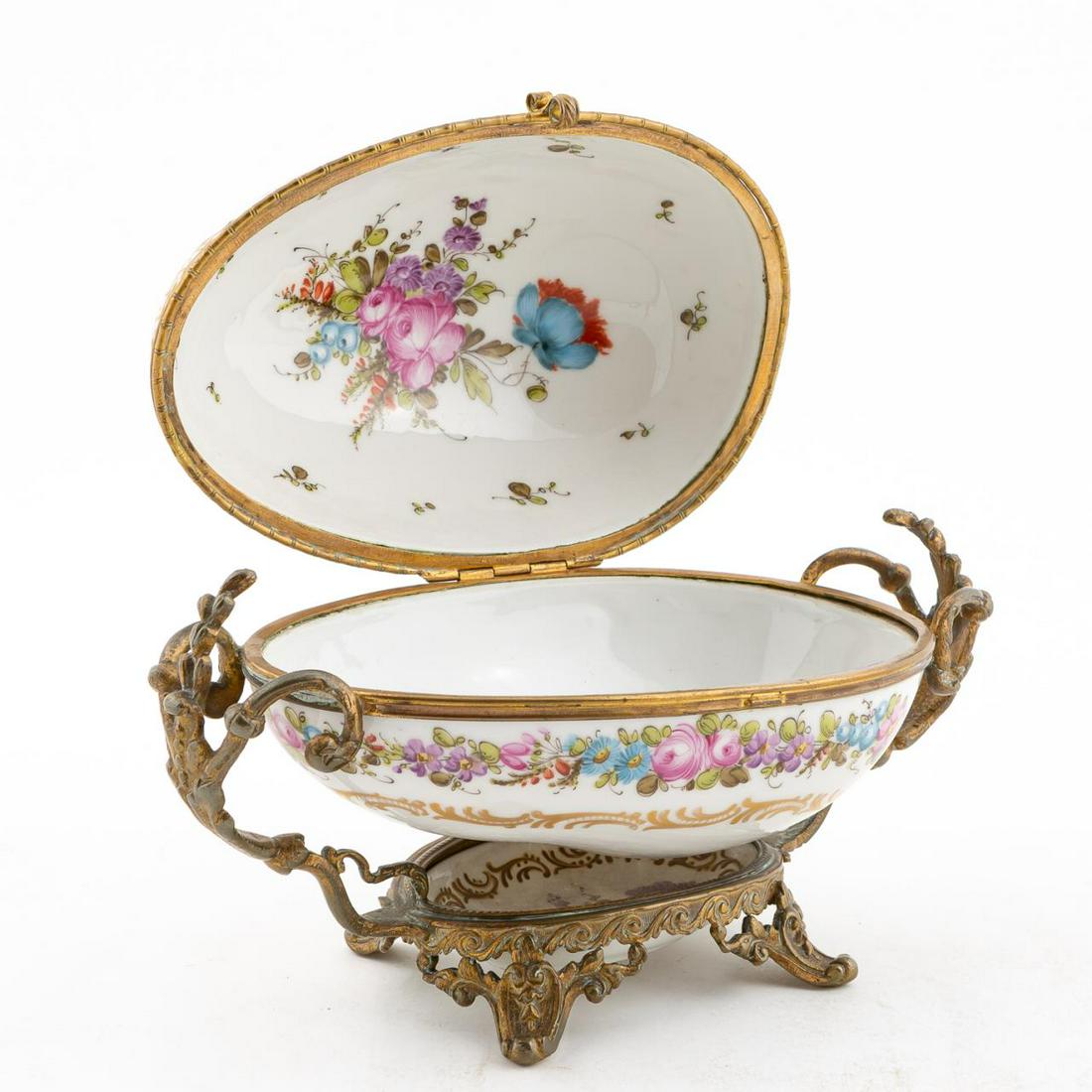 MEISSEN STYLE EGG FORM PORCELAIN FIGURAL SCENE BOX (1 of 7)