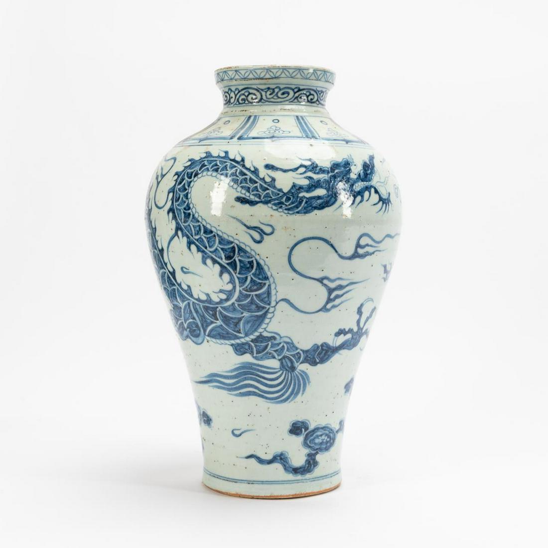CHINESE LARGE BLUE & WHITE PORCELAIN VASE (1 of 5)