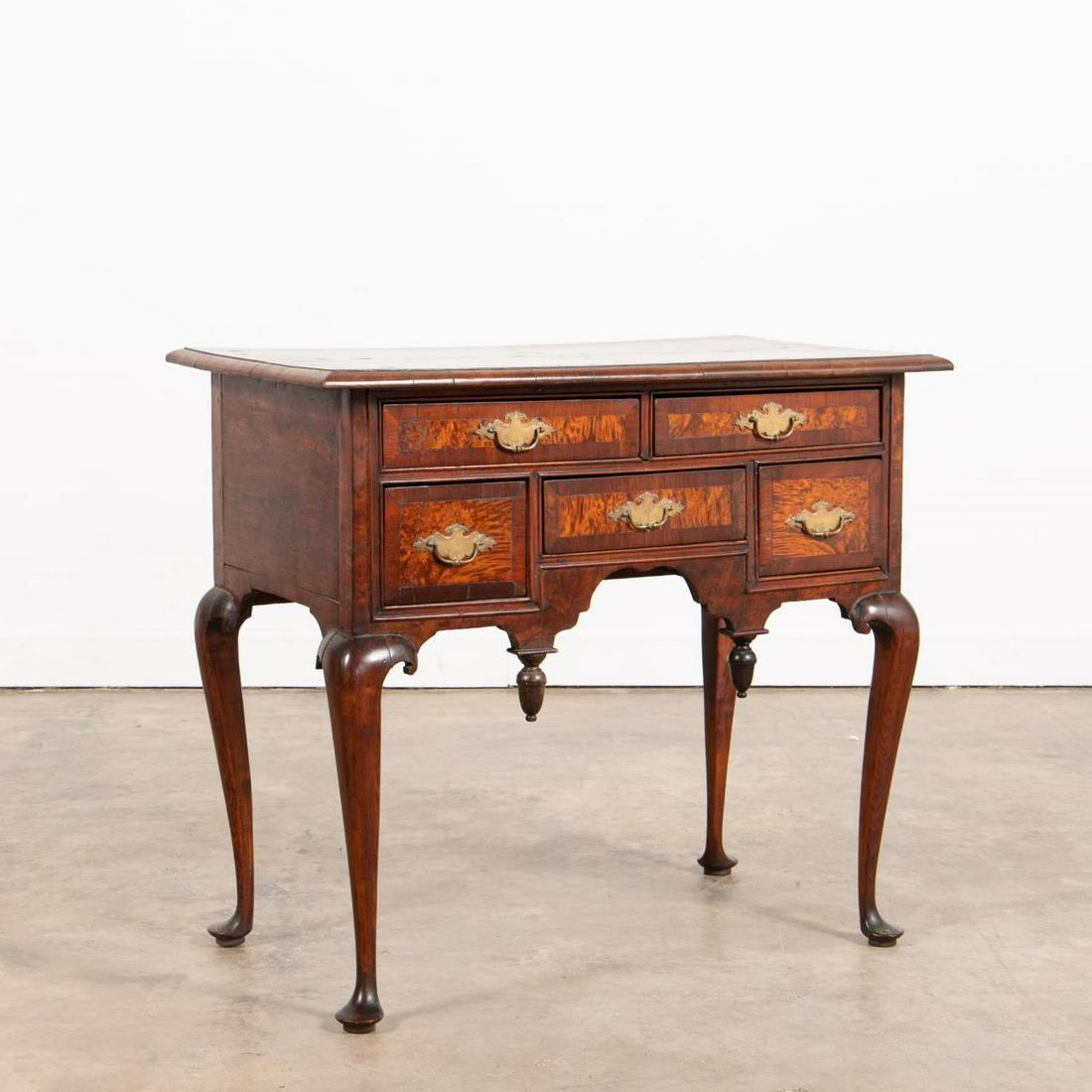 MASSACHUSETTS QUEEN ANNE DRESSING TABLE, C. 1730 (1 of 5)