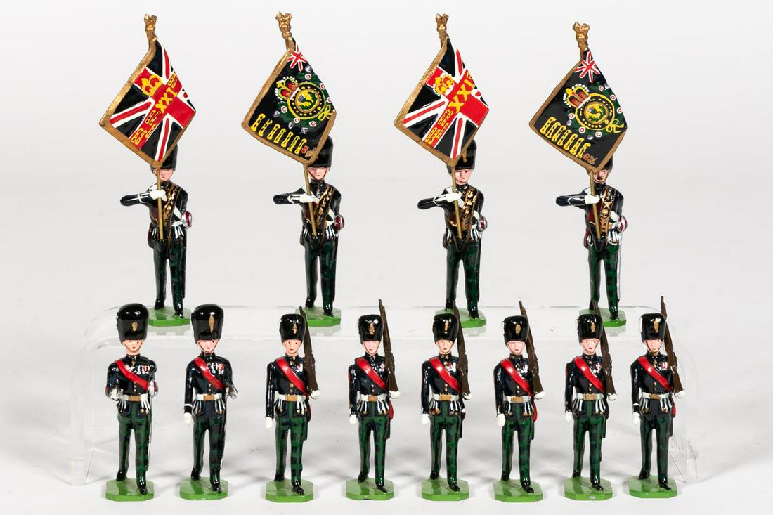 12PC DUCAL "BRITISH ROYAL GUARD" TOY SOLDIERS (1 of 2)