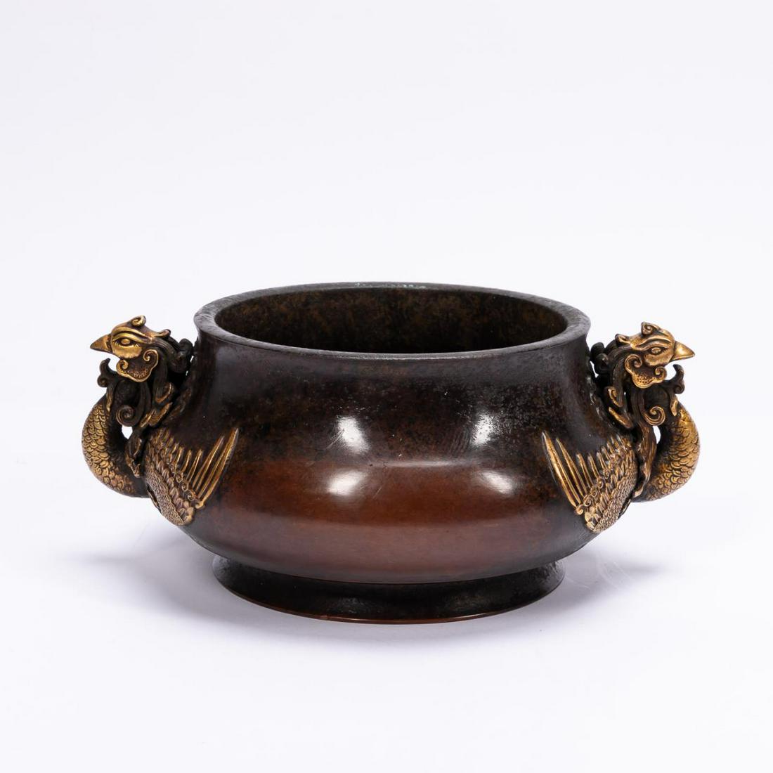 CHINESE HEAVY TWO-TONED BRONZE HANDLED BOWL (1 of 6)