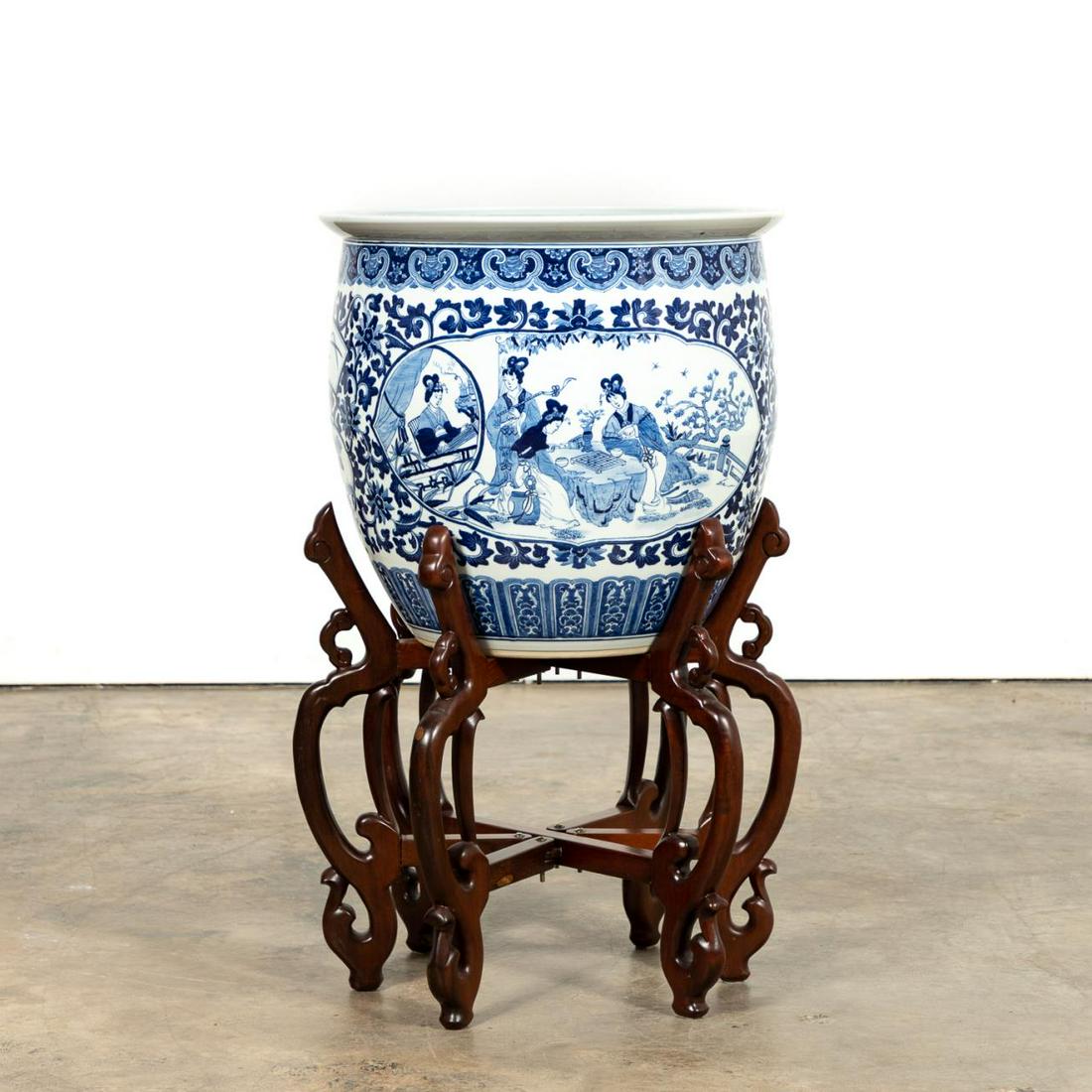 LARGE CHINESE BLUE & WHITE FISHBOWL ON STAND (1 of 7)