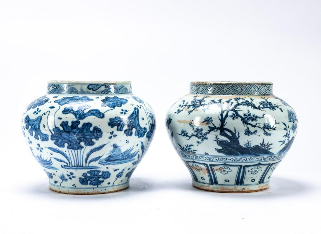 TWO CHINESE SIMILAR BLUE & WHITE STORAGE JARS (1 of 5)