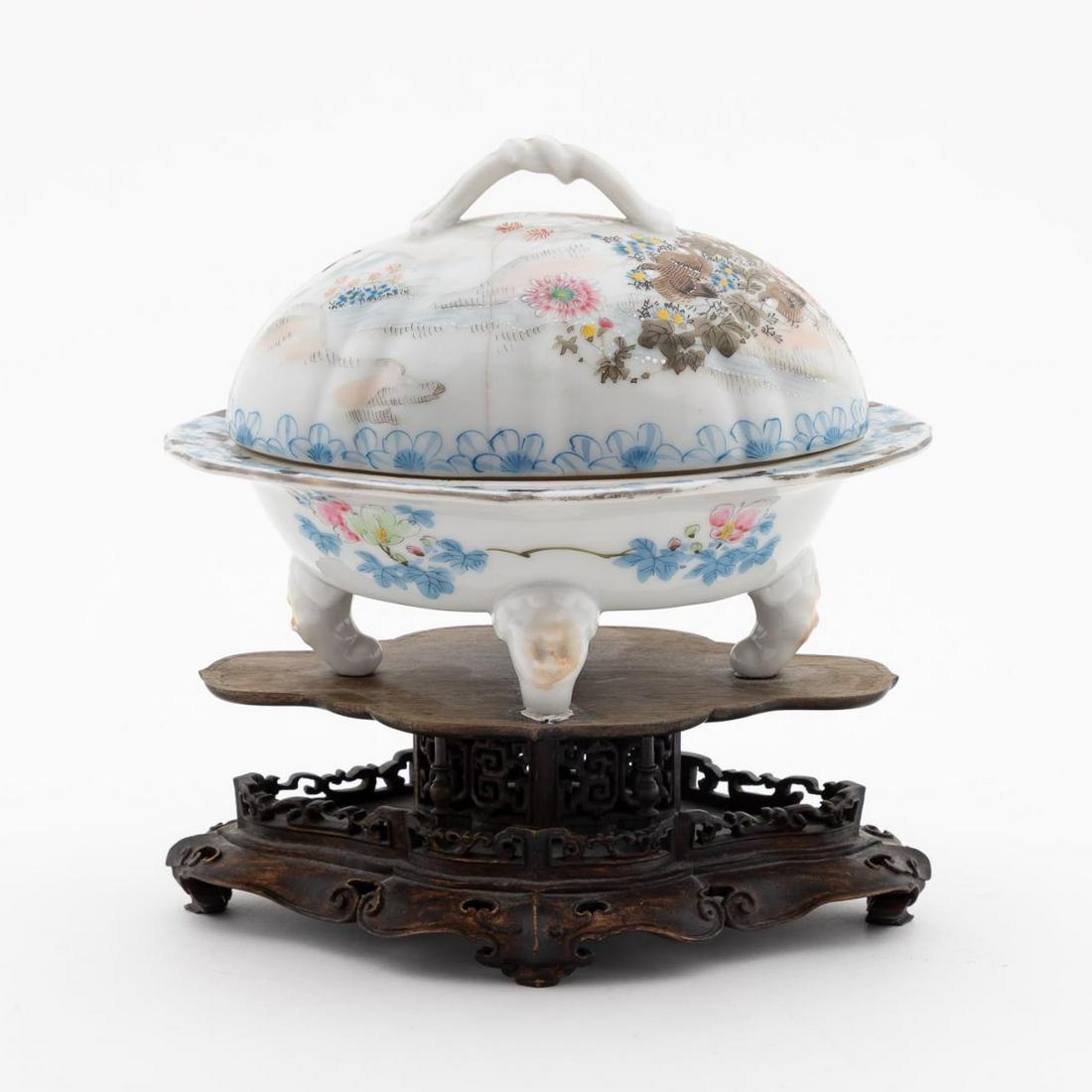 CHINESE EXPORT OVAL LIDDED PORCELAIN DISH ON STAND (1 of 7)
