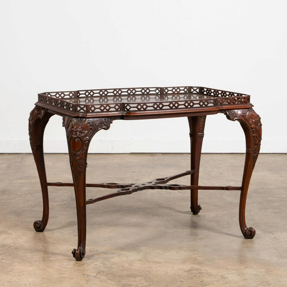 JOHN WIDDICOMB MAHOGANY GEORGIAN STYLE TEA TABLE (1 of 6)