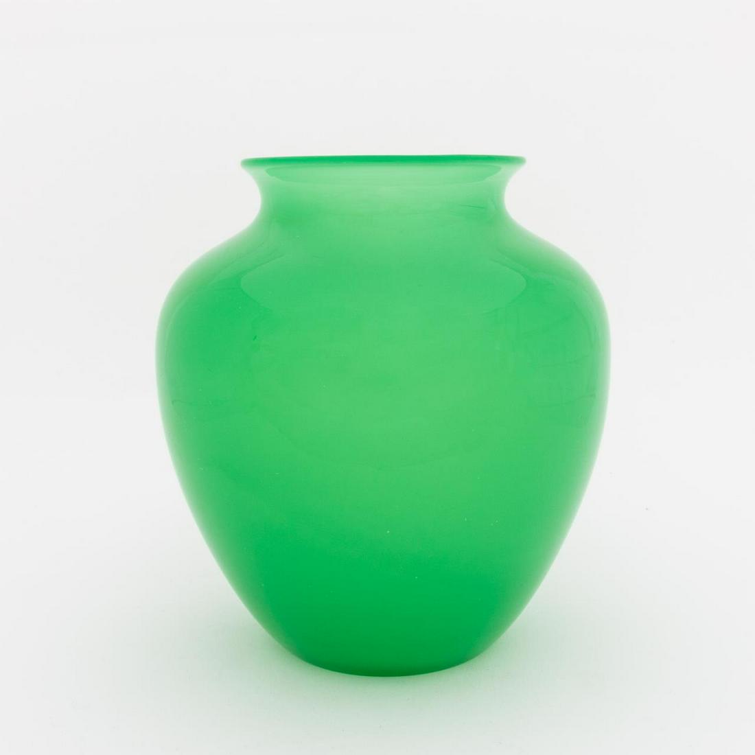 CARDER STEUBEN JADE ART GLASS GLOBULAR VASE (1 of 4)