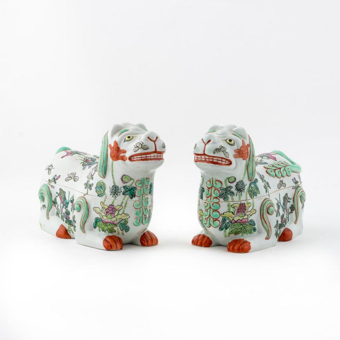 PAIR FAMILLE VERTE DOG PORCELAIN BOXES (1 of 7)