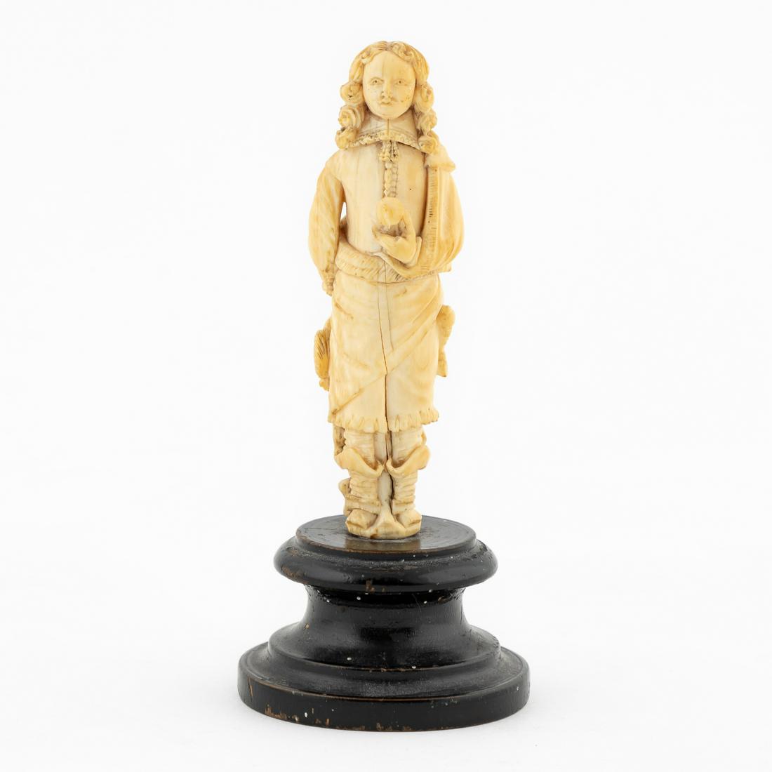 17TH/18TH C. BONE FIGURE OF SIR ISAAC NEWTON: English or Continental, 17th/18th century. Small carved bone figure of Sir Isaac Newton, PRS (English, 1643-1727), formerly a knife handle, and now mounted onto an ebonized wooden plinth. Unmarked. Ap