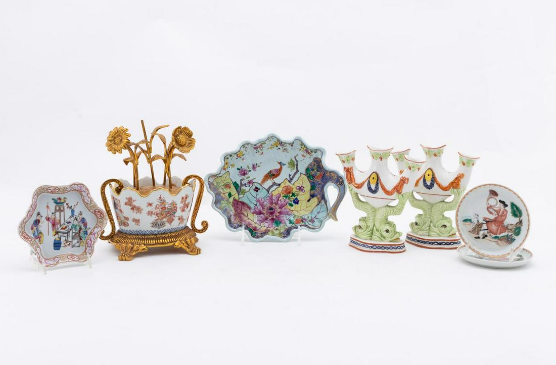 7 PCS, MOTTAHEDEH REPRODUCTION PORCELAIN OBJECTS: Mottahedeh (Italian, 20th/21st century). Group of six pieces of decorative objects comprising pair of vases (h. 6.5"), "Tobacco Leaf" leaf form dish (w.9.5"), pair "Hunting Horn" coasters (w. 4.5"), N