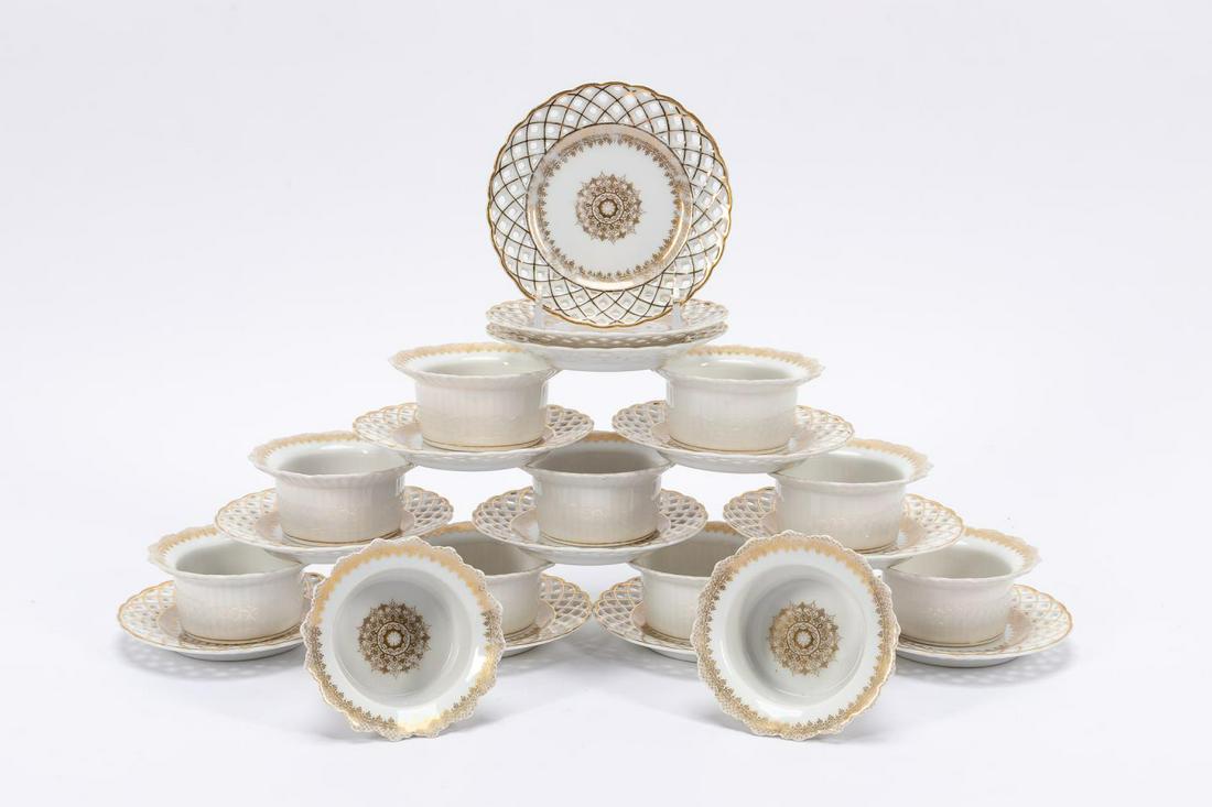 23 PC DAVIS COLLAMORE PORCELAIN RAMEKINS & SAUCERS (1 of 7)