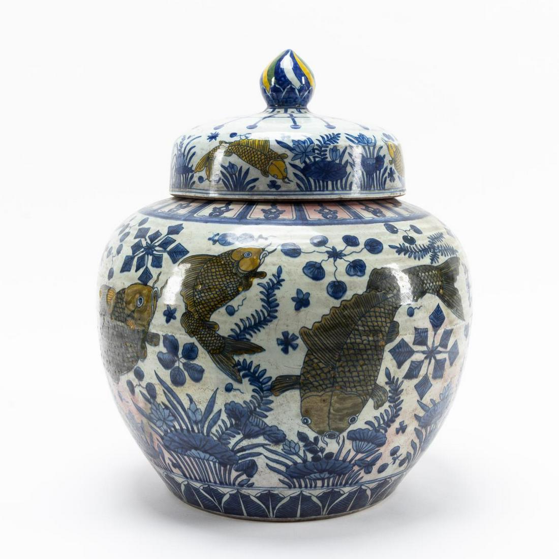 CHINESE MING-STYLE WUCAI LIDDED FISH JAR (1 of 7)