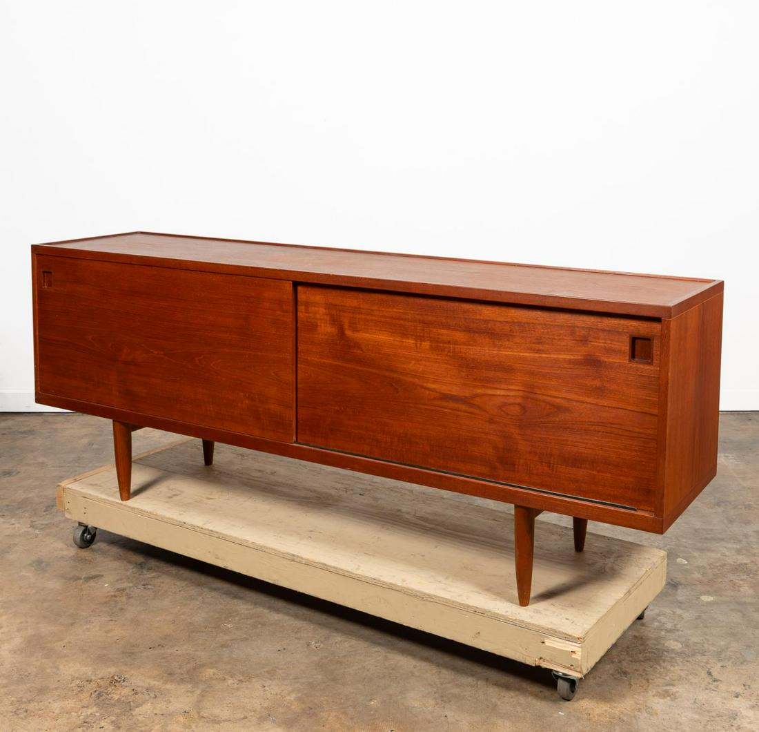 MOLLER FOR MOBELFABRIK DANISH TEAK CREDENZA (1 of 10)