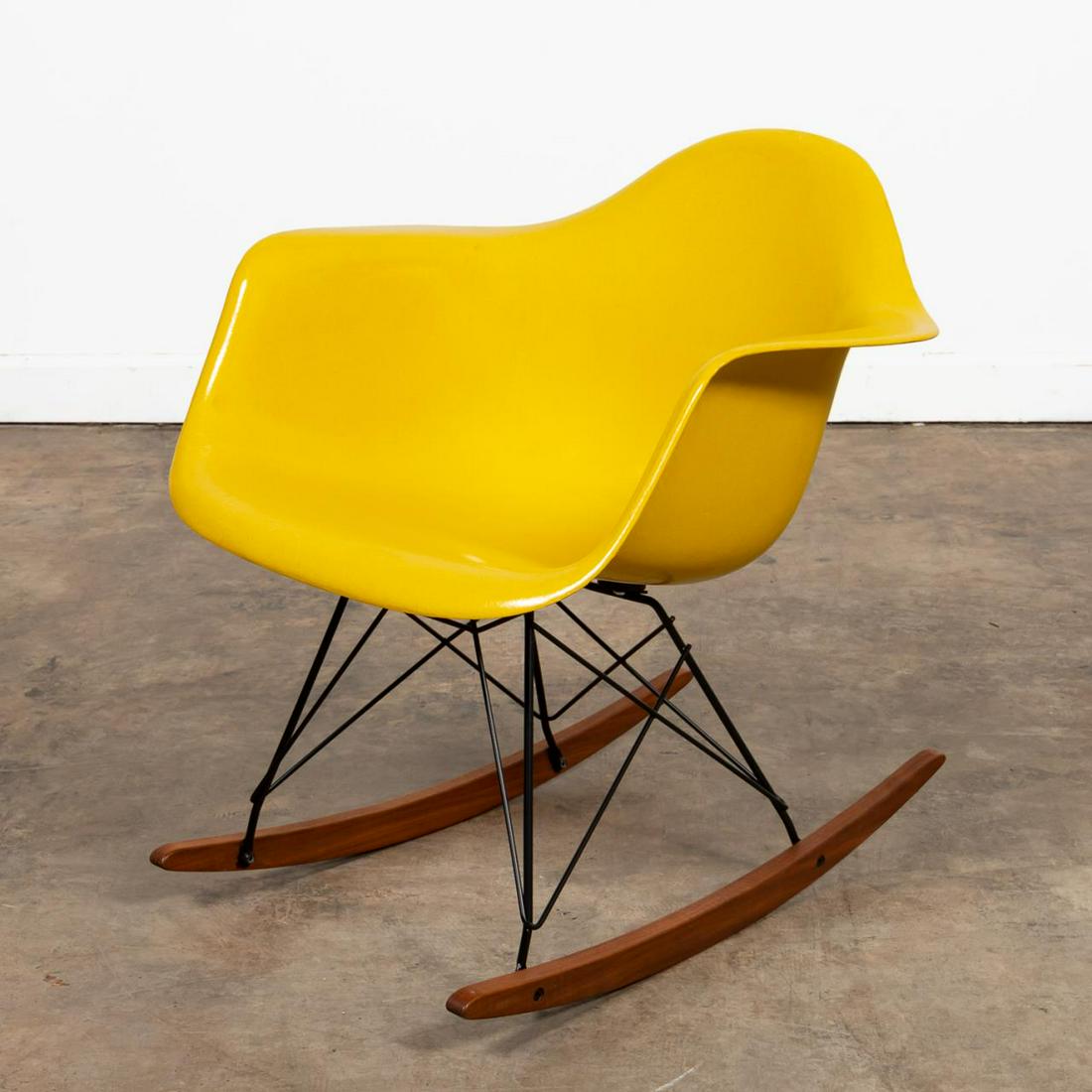 EAMES HERMAN MILLER FIBERGLASS SHELL ROCKING CHAIR (1 of 9)