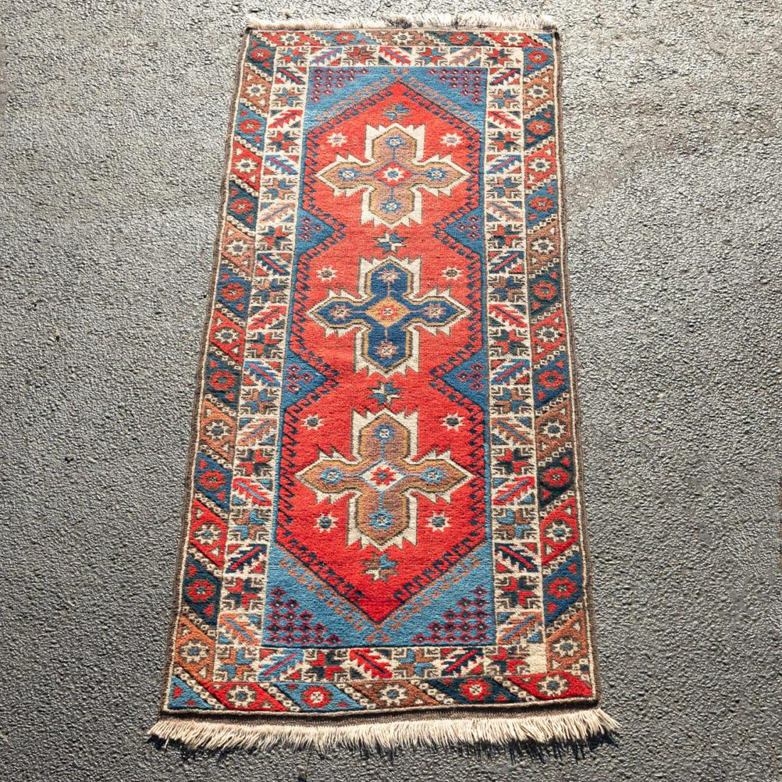 HAND WOVEN DOSEMEALTI RUG, 2' 6" X 6' (1 of 4)