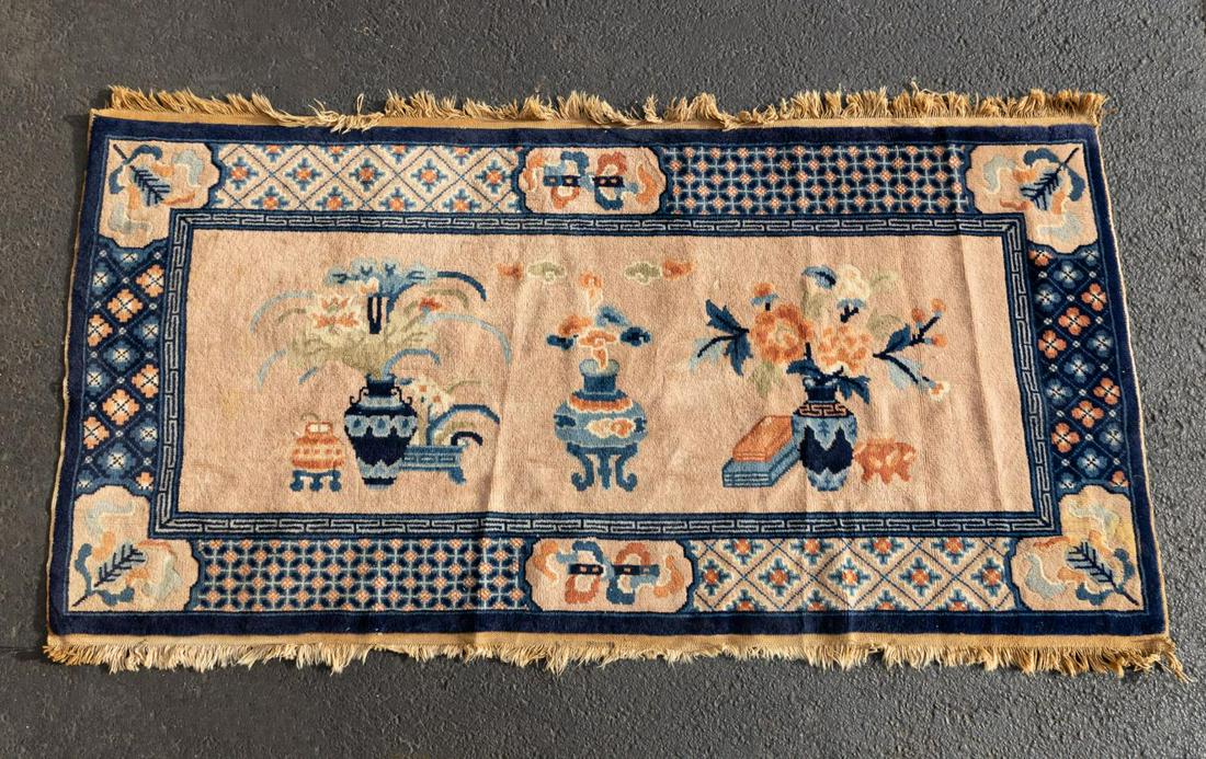 CHINESE PEKING VASE MOTIF RUG, 2'6" X 5'1" (1 of 4)