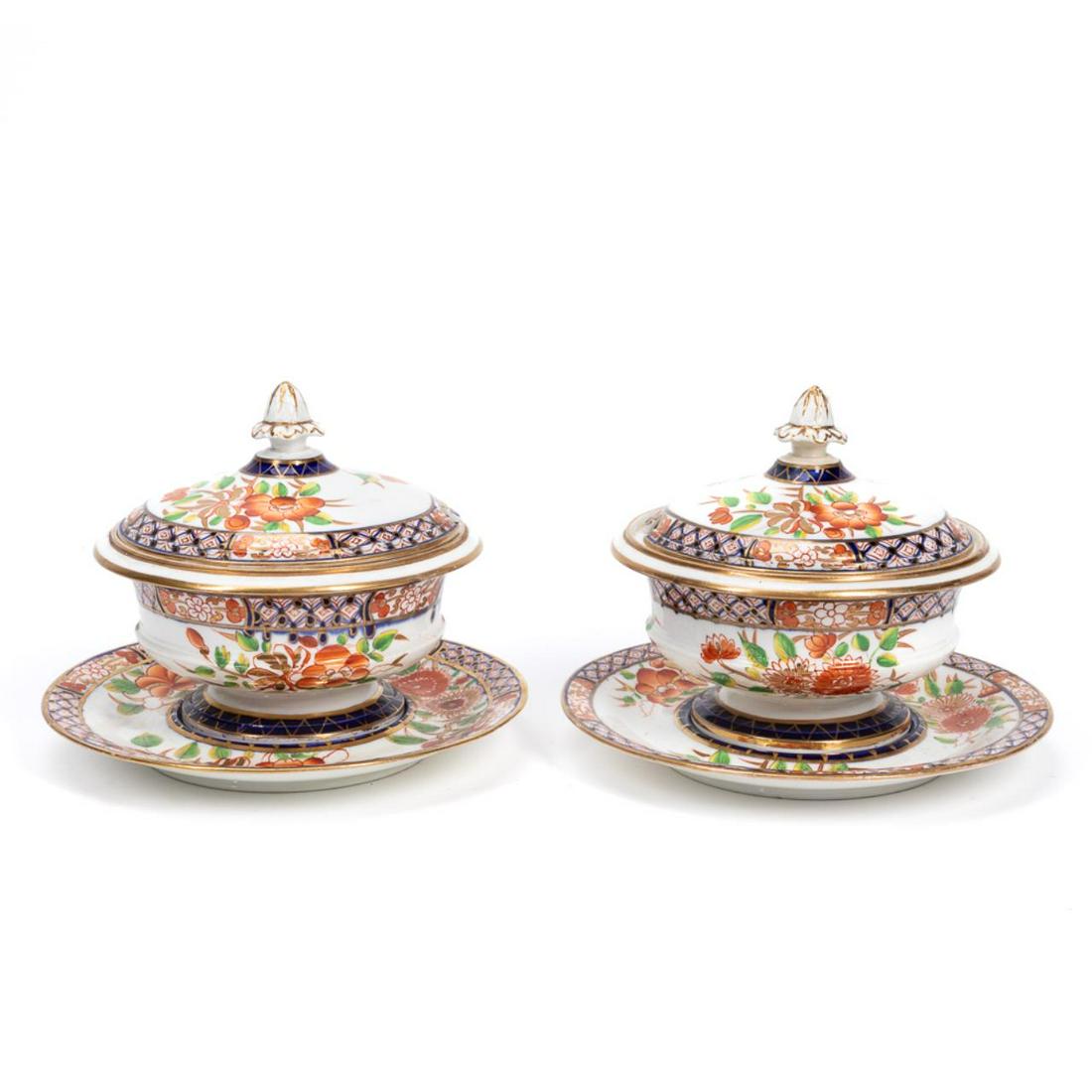 PR., 19TH C ENGLISH IMARI SAUCE TUREENS: English, 19th century. Manner of Davenport, pair of Imari palette porcelain sauce tureens, having artichoke knobs, notched lids, and underplates. Unmarked. Approx. of one, h. 6.5", dia. 7.75" (overall