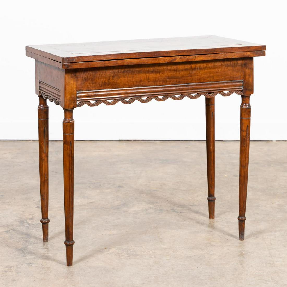 AMERICAN SHERATON STYLE FLIP TOP CARD TABLE (1 of 6)