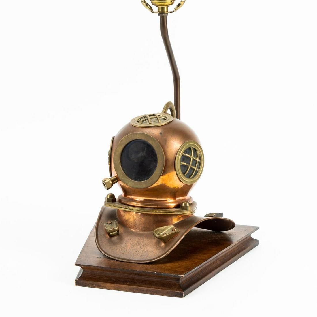 COPPER DIVER'S HELMET TABLE LAMP WITH SHADE (1 of 5)