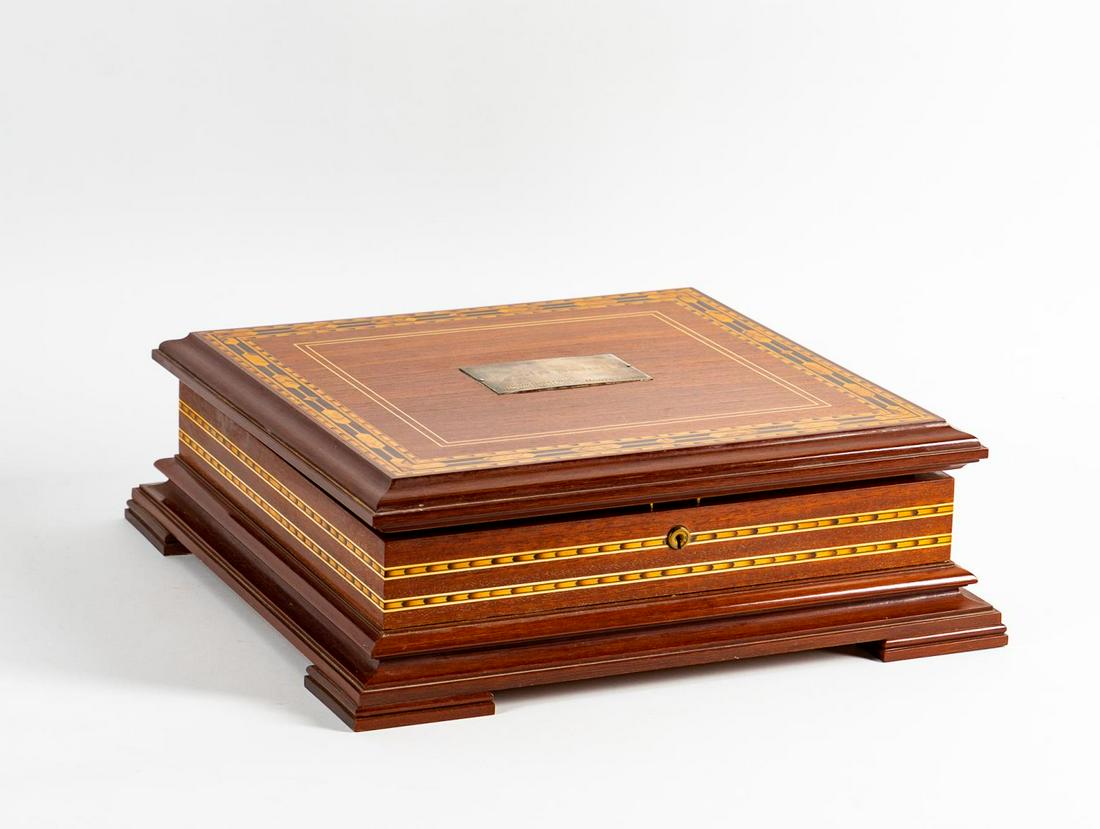 ROBERT WOODRUFF'S CIGAR HUMIDOR (1 of 7)