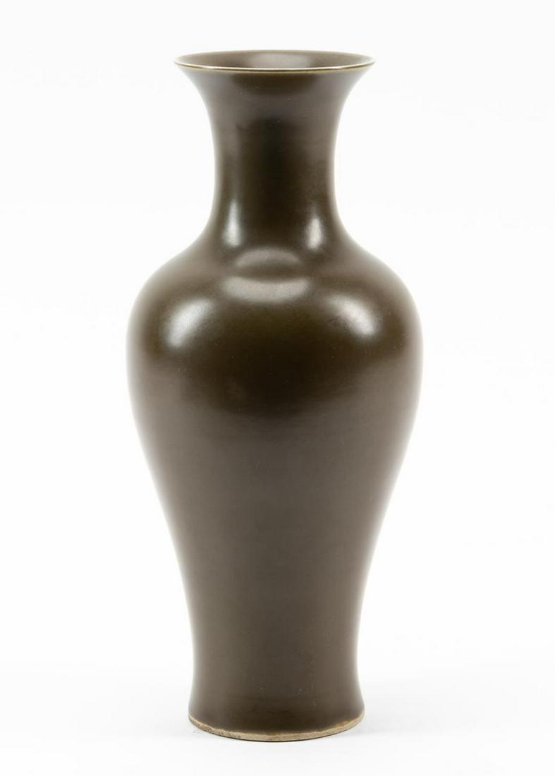 CHINESE PORCELAIN TEA DUST VASE (1 of 4)