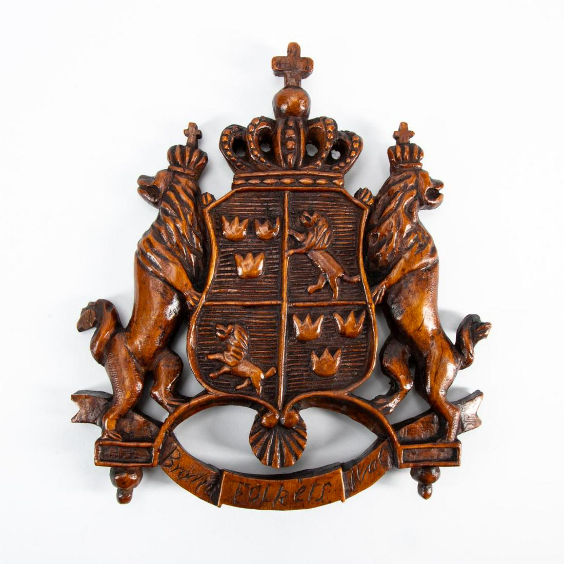 SMALL CARVED WOODEN ARMORIAL WALL PLAQUE (1 of 3)