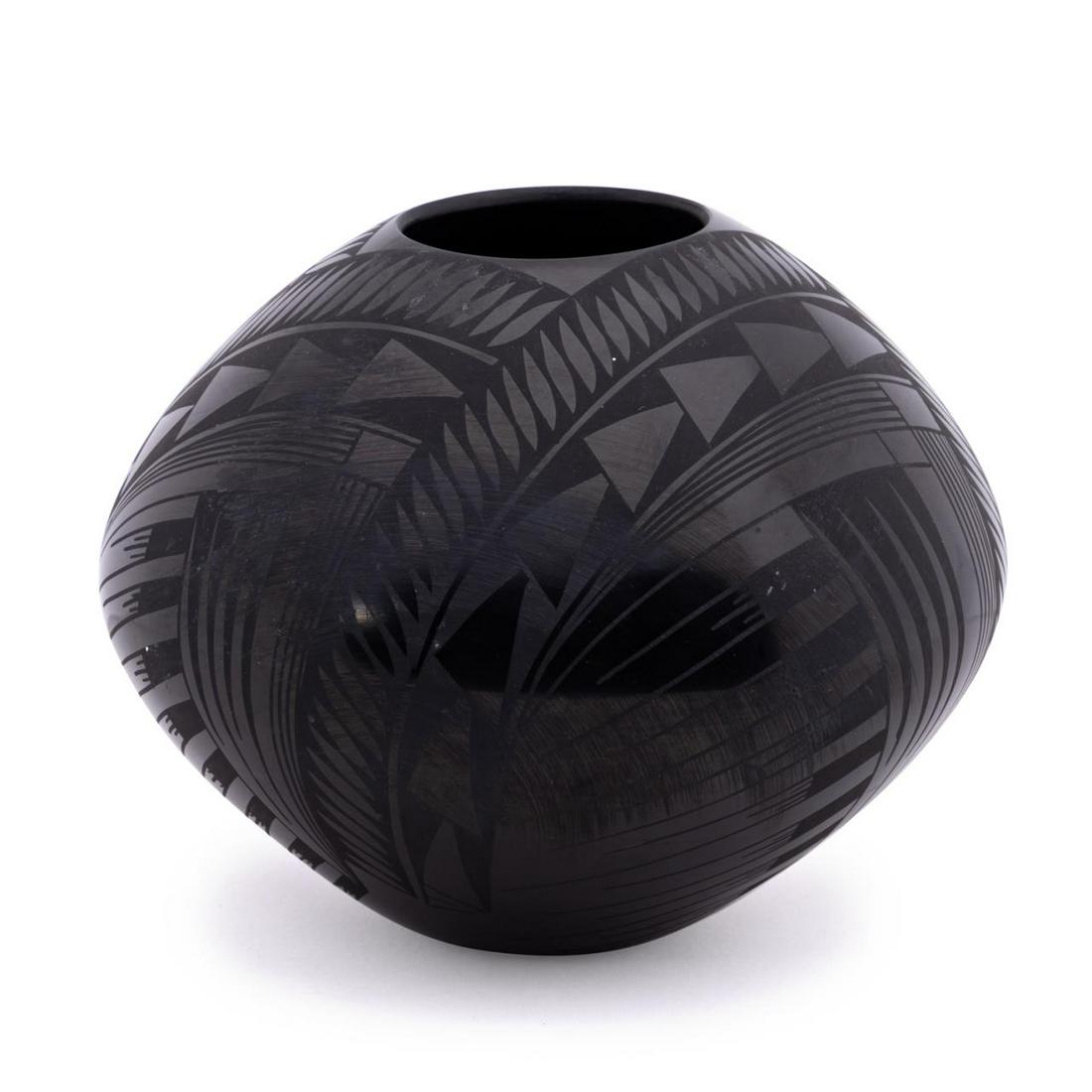 HILARIO QUEZADA MATA ORTIZ BLACKWARE VESSEL (1 of 6)