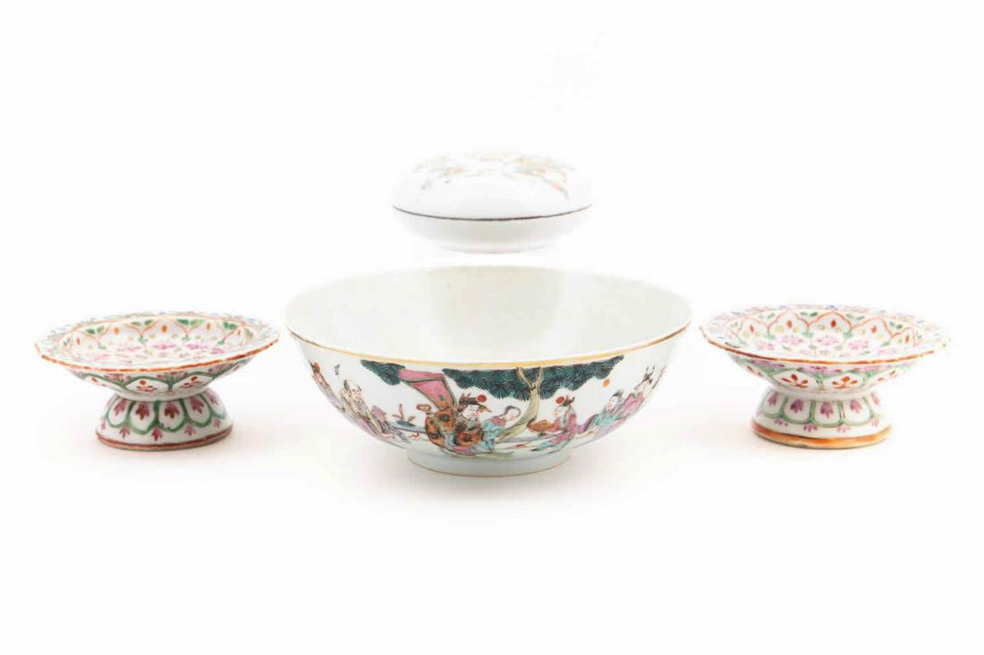 FOUR CHINESE PORCELAIN ARTICLES (1 of 11)