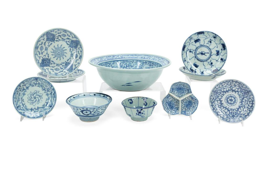 TEN ASIAN BLUE AND WHITE TABLE ARTICLES (1 of 12)