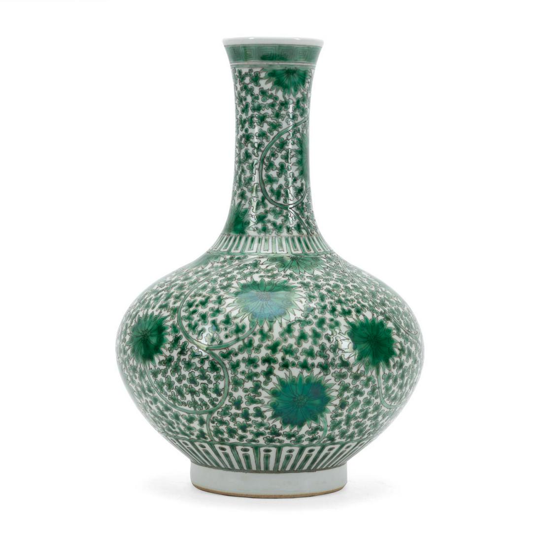 CHINESE FAMILLE VERTE BOTTLE VASE (1 of 6)