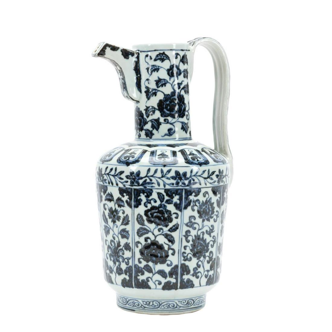 CHINESE MING STYLE BLUE & WHITE EWER (1 of 7)