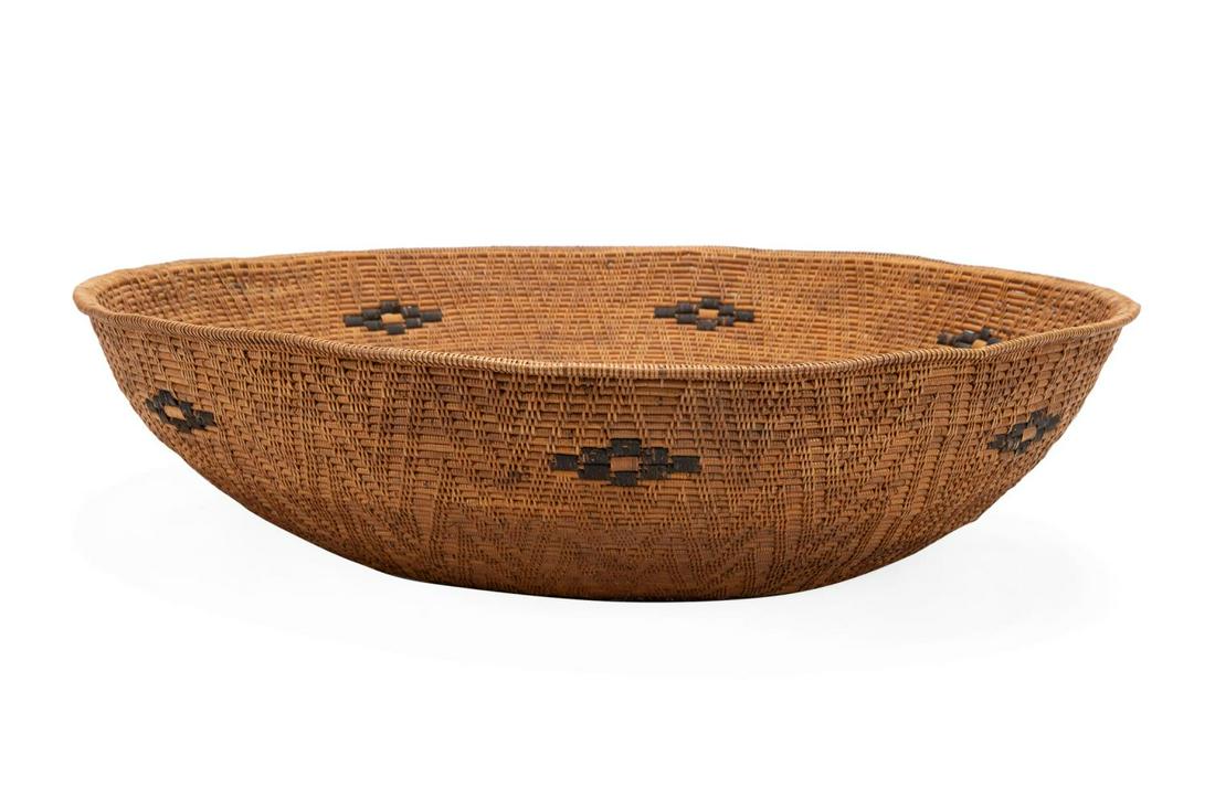 LARGE HAND WOVEN BASKET WITH DIAMOND PATTERN (1 of 7)