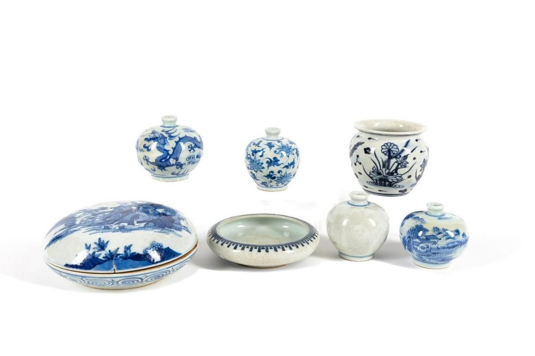 SEVEN CHINESE BLUE & WHITE PORCELAIN PIECES (1 of 10)