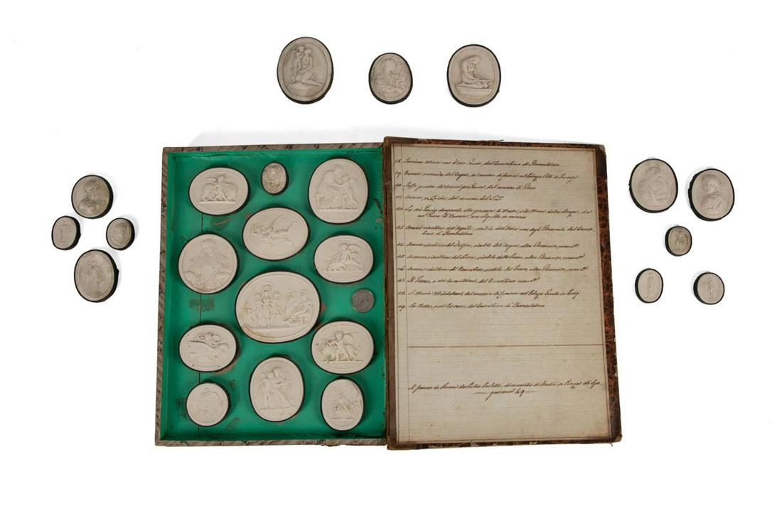 24PCS PAOLETTI IMPRONTE GRAND TOUR INTAGLIOS: 24 piece Paoletti Impronte (Pietro Paoletti Italian 1801-1847) "Musei Diversi" Grand Tour plaster intaglio cameos, circa 1865, depicting Classical sculptures, carved gems and portraits, contained in a